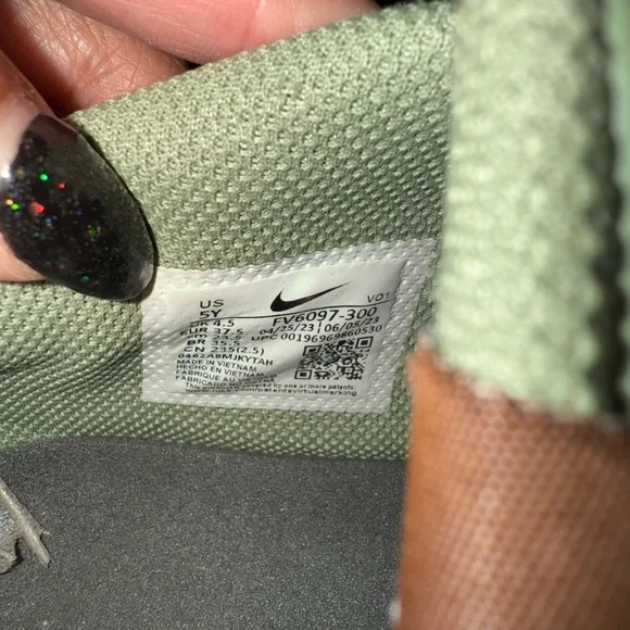 NIKE JA MORANT JA 1 ZOMBIE LIME BLAST/OIL GREEN BLACK HEMP - Picture 5 of 5